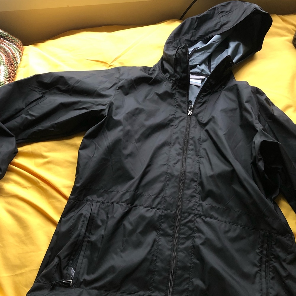 columbia raincoat- like new!